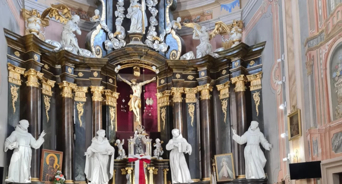 Parafia Podwyższenia Krzyża Świętego w Łukowie kontynuuje prace konserwatorskie przy zabytkowych malowidłach