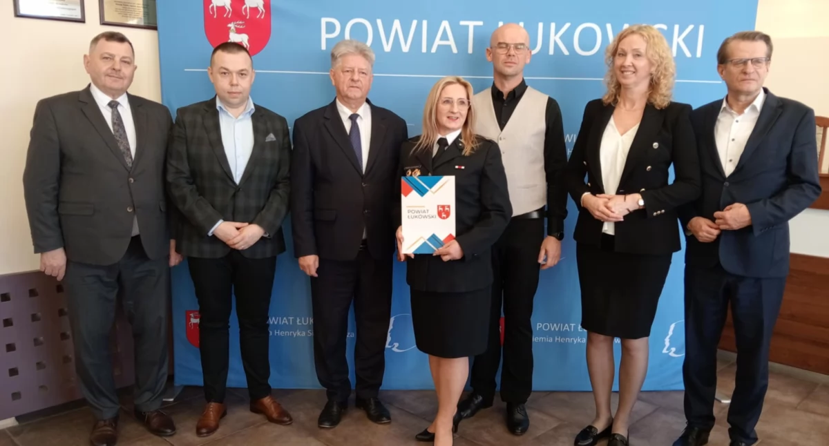  Strażacy z dotacjami! Uroczyste podpisanie umów z OSP w powiecie łukowskim – milionowe wsparcie dla druhów z regionu