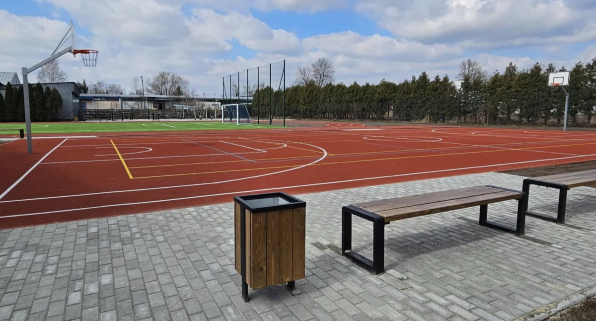 Nowe boisko w Łukowie jak z katalogu! Zobacz, co zmieniło się przy Zespole Szkół Nr 2 [ZDJĘCIA]