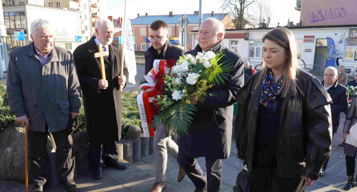 Hołd dla Jana Pawła II w Łukowie – kwiaty, modlitwa i wyjątkowe spotkanie
