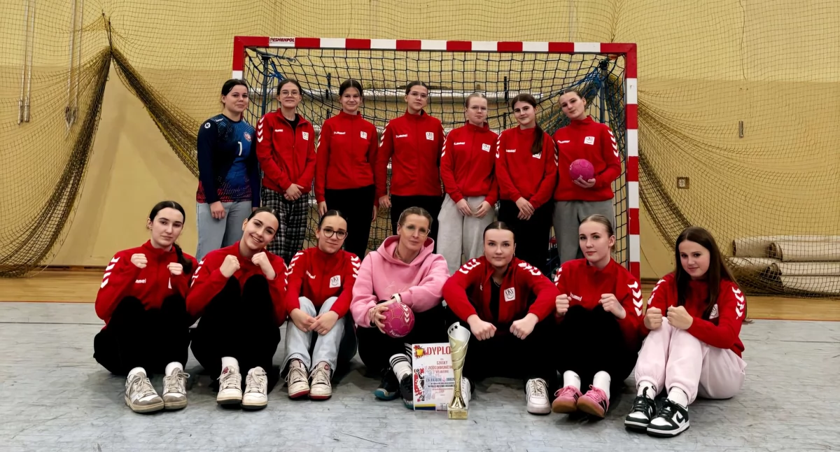Niepokonane wojowniczki z SP nr 1 w Łukowie! Mistrzynie rejonu jadą po wojewódzki triumf