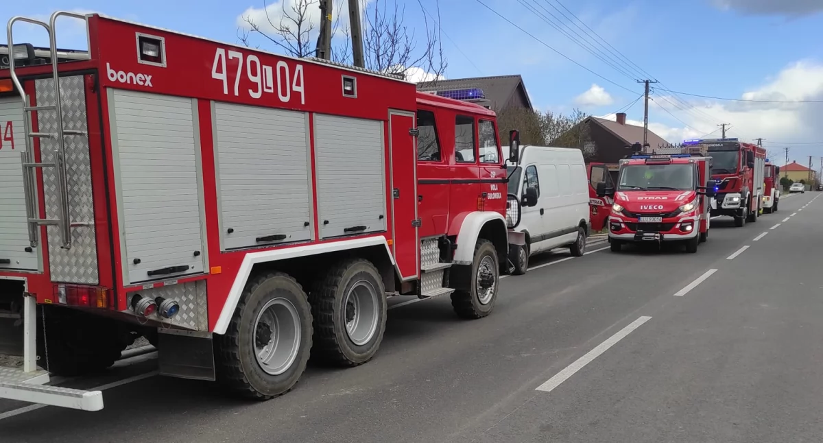 Groźny pożar w gminie Serokomla! Płonął budynek – interweniowało aż pięć jednostek straży pożarnej!