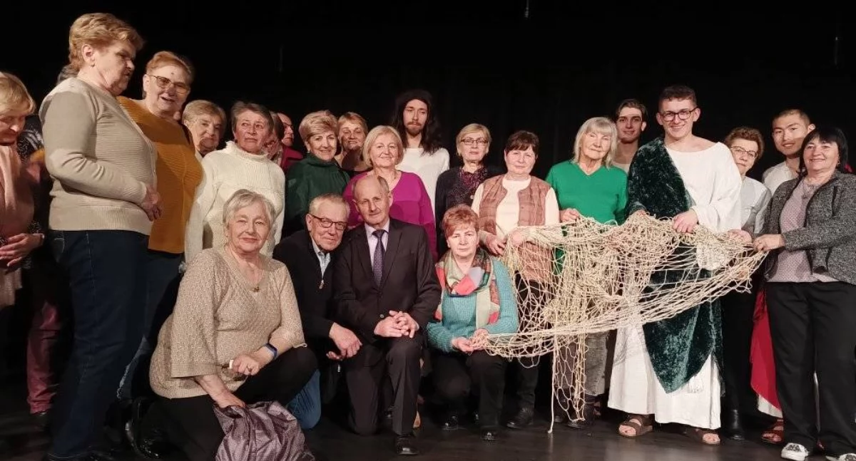 Misterium, które poruszyło serca! Seniorzy z Gołąbek przeżyli wyjątkowe chwile w Ołtarzewie