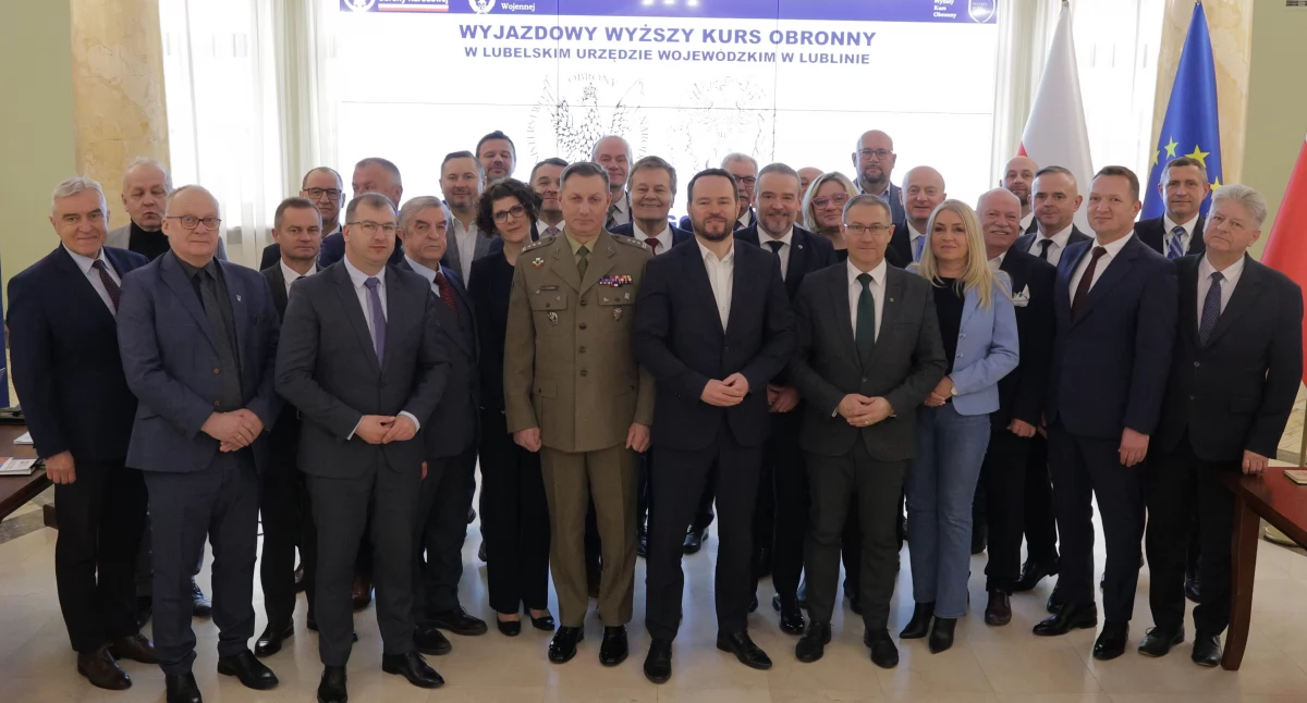 Janusz Kozioł na Wyższym Kursie Obronnym w Lublinie – władze powiatu łukowskiego uczą się, jak reagować w sytuacjach kryzysowych