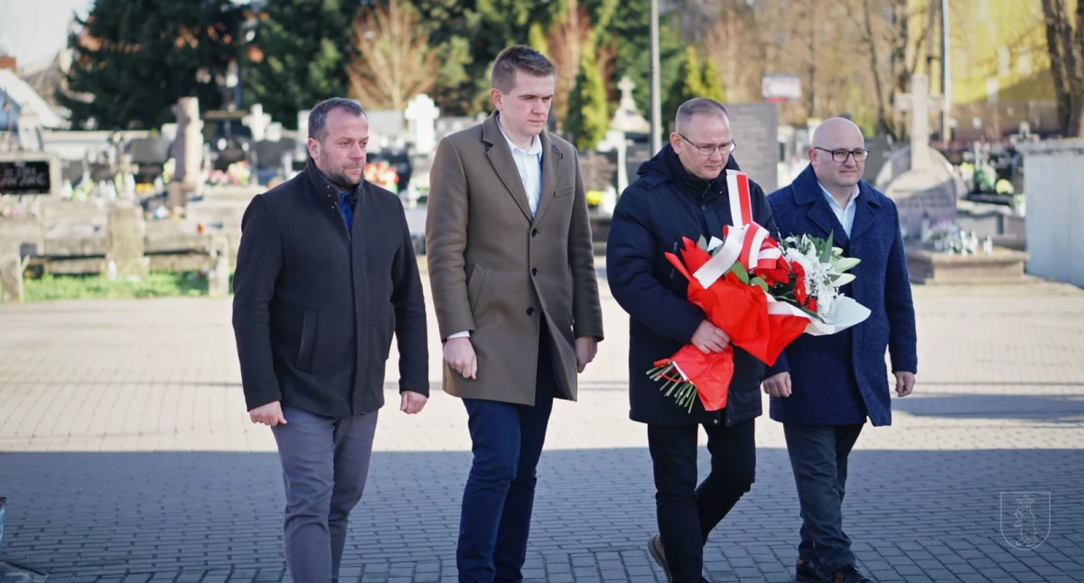 Łuków pamięta! Władze miasta oddały hołd ofiarom Katynia i Smoleńska 