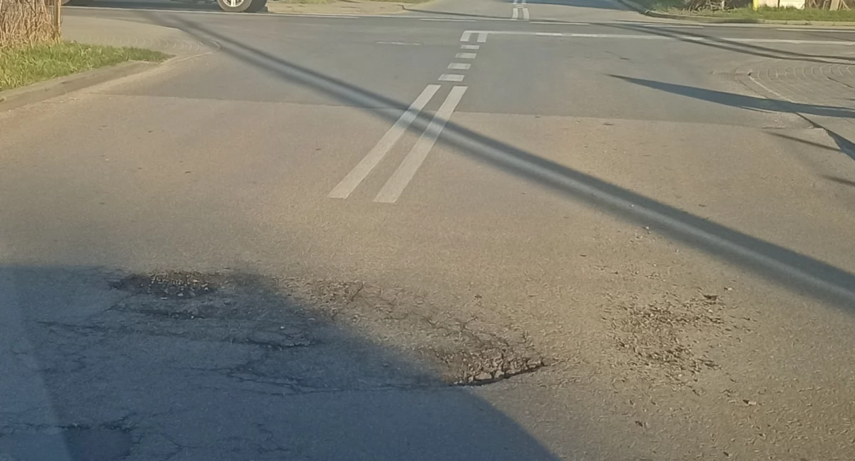 Zaniedbana ulica Okrzei w Łukowie. Mieszkanka apeluje: 