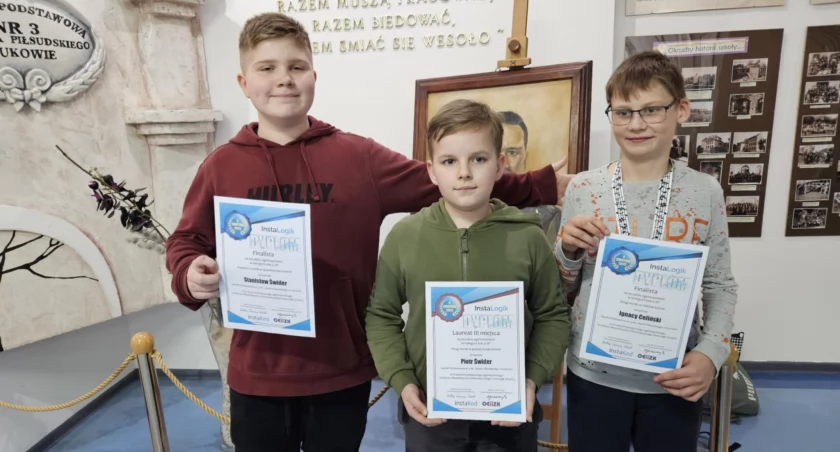 Ignacy, Stanisław i Piotr wśród najlepszych w Polsce! Uczniowie SP3 podbili InstaLogik!