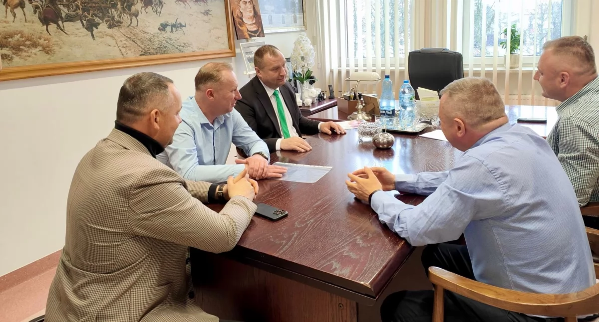Nowy wóz strażacki dla OSP Tuchowicz! Dzięki determinacji lokalnych władz strażacy zyskają lekki samochód