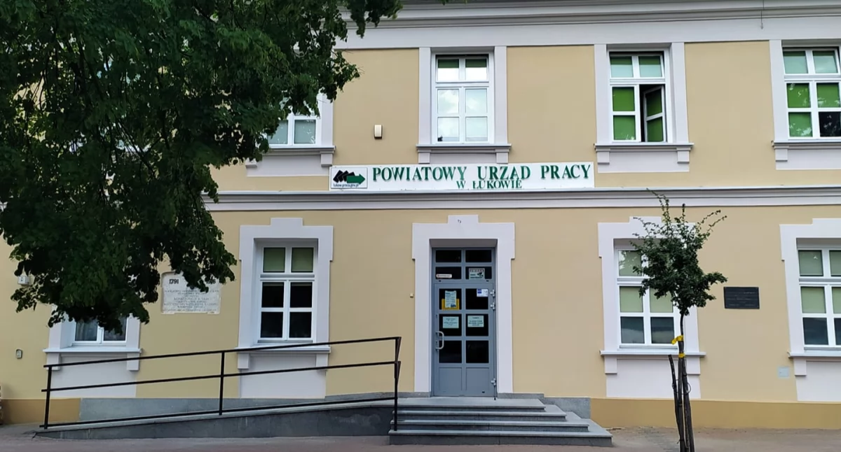 Powiat łukowski z jedną z najniższych stóp bezrobocia w regionie! PUP Łuków chwalony za skuteczność i wyniki