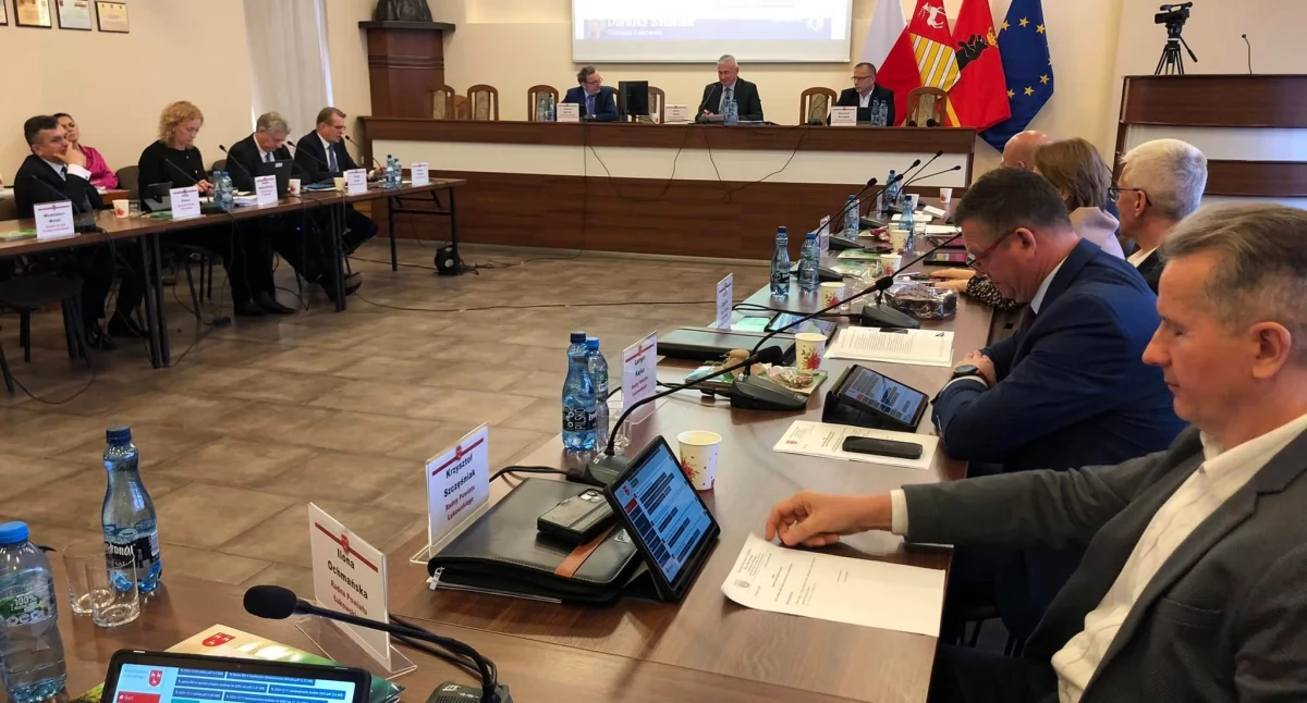 Nowe prawo, nowe pieniądze! Rada Powiatu Łukowskiego zmienia zasady finansowania oświaty