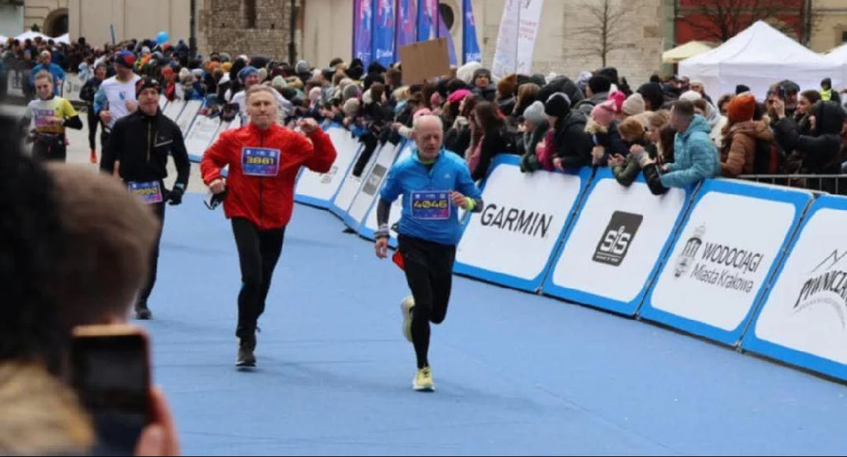 Historyczny sukces! Marek Czernecki pierwszym łukowianinem na podium Cracovia Maratonu!