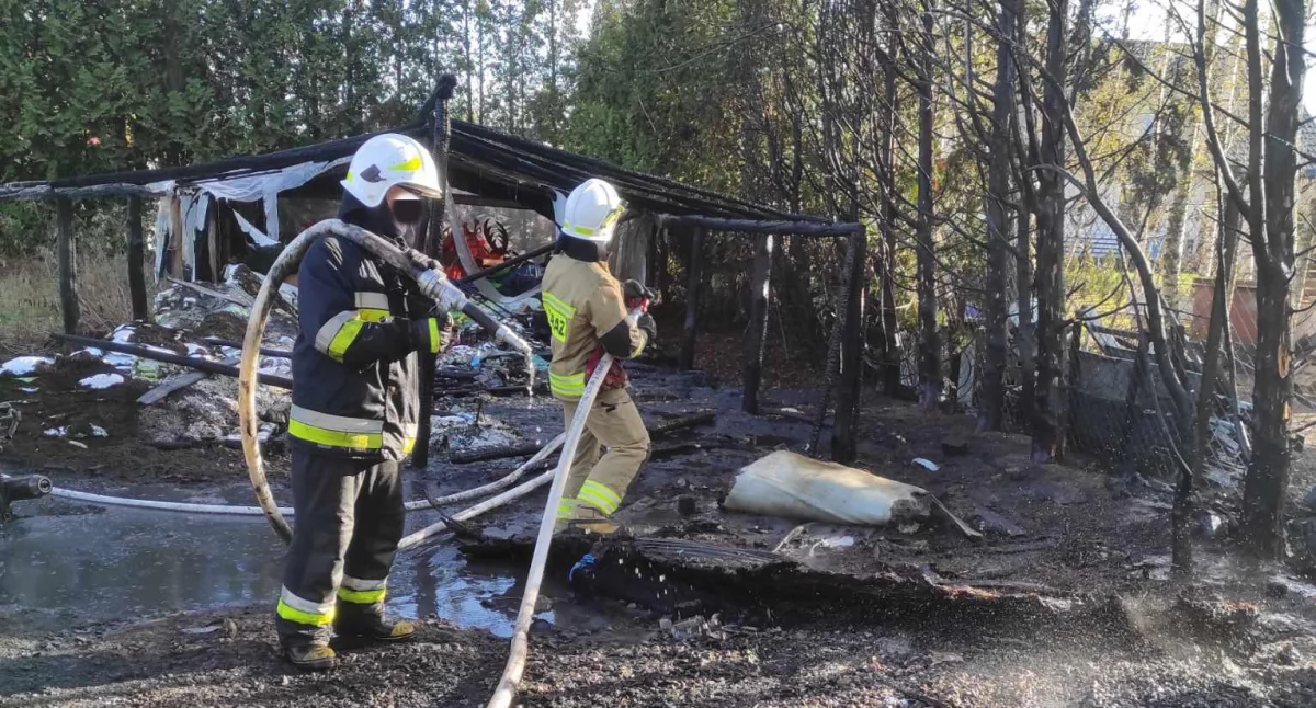 Pożar szopy w Podgaju – interwencja OSP KSRG Dąbie (FOTO)