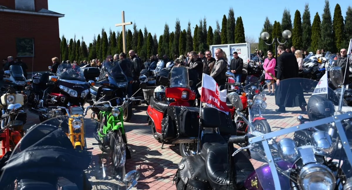 Kościół wypełniony motocyklistami. Łuków rozpoczął sezon duchowym akcentem [DUŻO ZDJĘĆ]