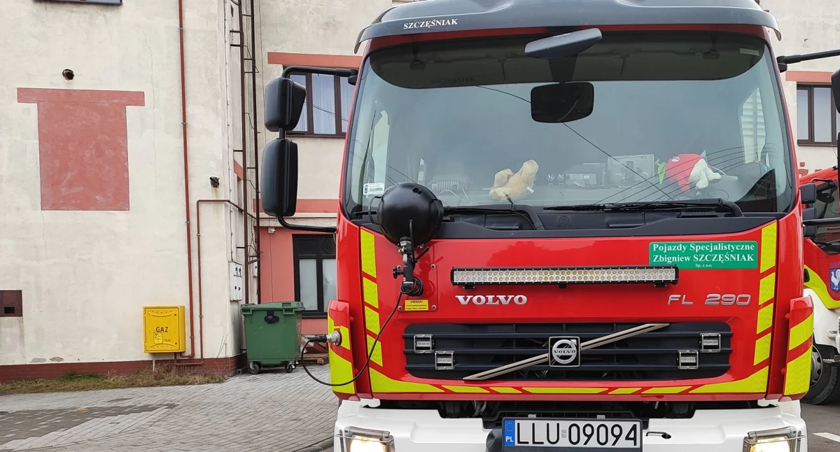 Skoda wjechała w Mercedesa w centrum Stoczka. Utrudnienia na drodze