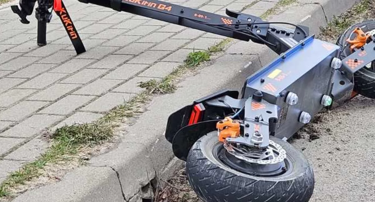 11-latek pędził hulajnogą i potrącił 22-latka! Mężczyzna ze złamaną nogą trafił do szpitala