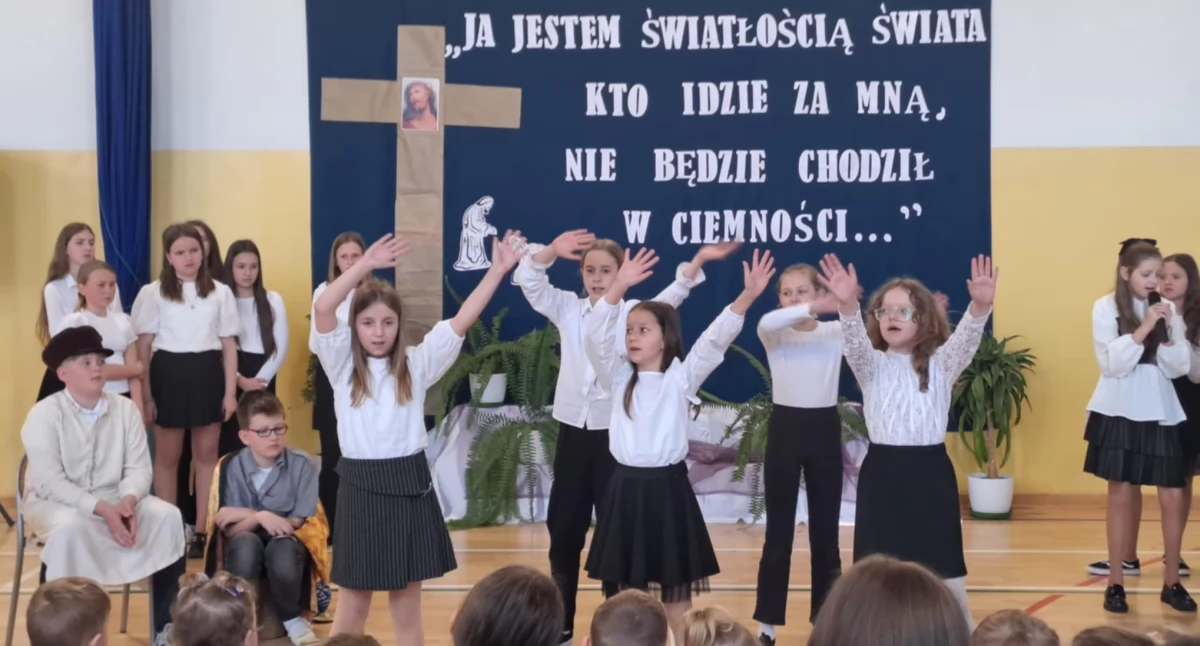 Wielki Tydzień w szkole w Sarnowie. Dzieci opowiedziały o sensie życia i mocy Zmartwychwstania