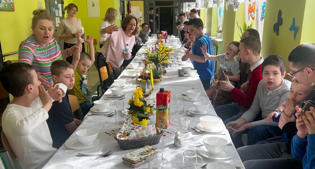 Zespół Placówek w Łukowie zorganizował wielkanocną ucztę! Podopieczny poznali smak tradycji