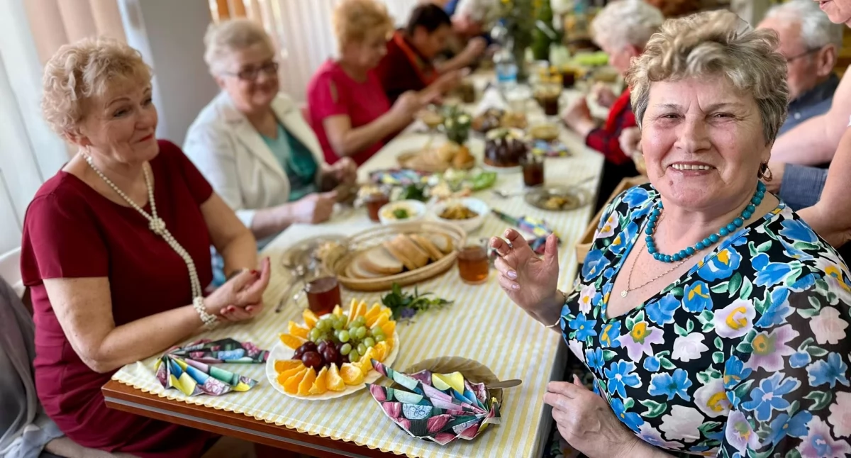 Świąteczne spotkanie pełne wzruszeń! Znani goście zasiedli przy jednym stole z łukowskimi seniorami