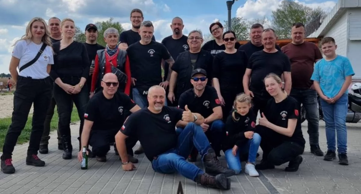 Zamiast śniadania – motocykle! Motoweterani Łuków podbili Pojezierze Łęczyńsko-Włodawskie w Lany Poniedziałek