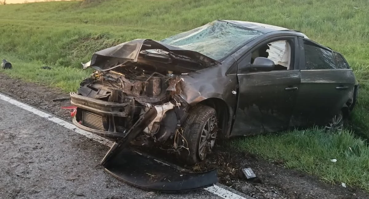 Pijany 25-latek dachował Fiatem! Auto rozbite, kierowca zatrzymany