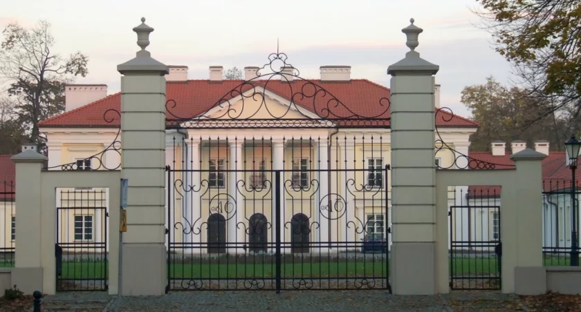 Wstrząsające kulisy władzy na Uniwersytecie w Siedlcach. Seksualne wiadomości, korupcja i wykluczenie konkurentki z wyborów