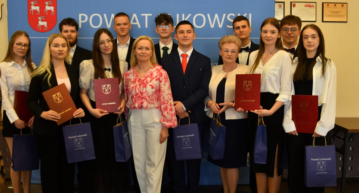 Sukces młodzieży z Łukowa. Powiat przyznał 105 stypendiów naukowych