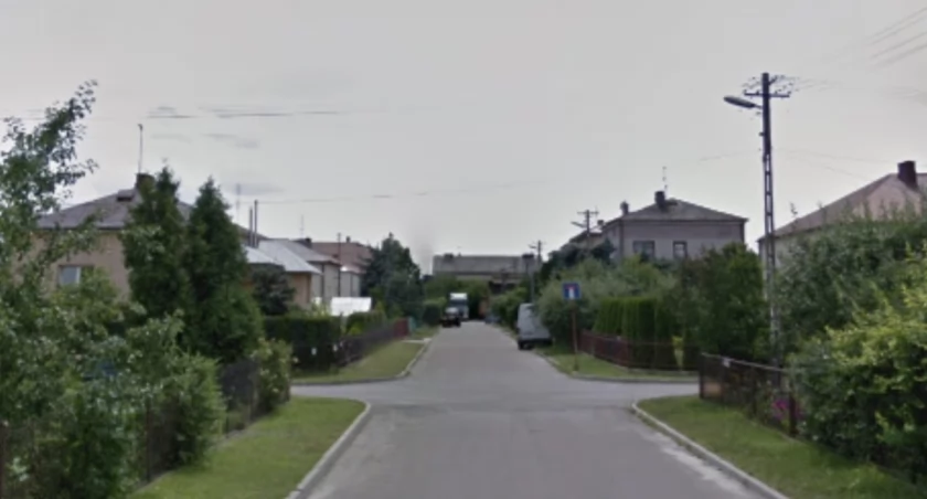 Zapadnięty asfalt w Łukowie. Radny wzywa do pilnej kontroli dróg