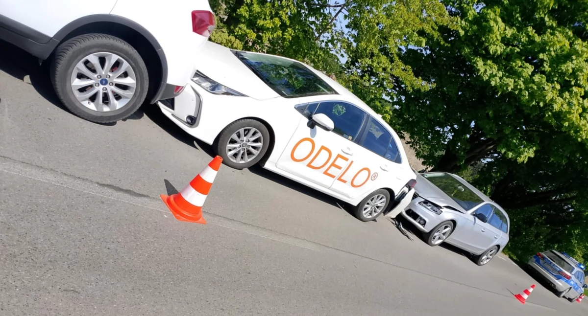 Trzy pojazdy rozbite, jedna osoba ranna – poranny wypadek w gminie Krzywda