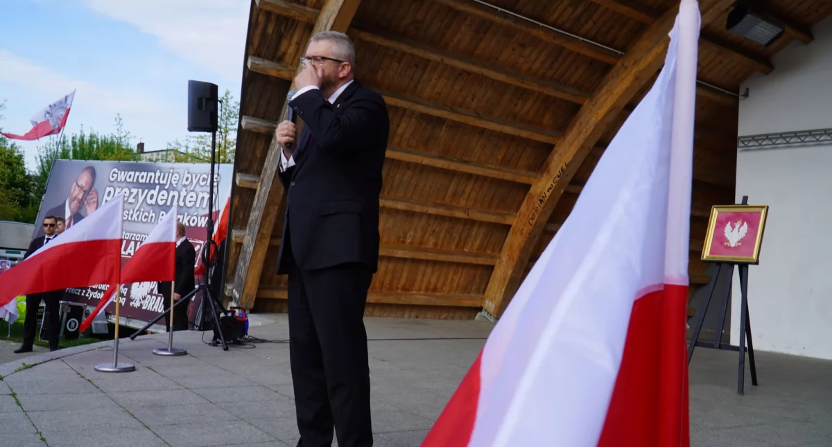 Grzegorz Braun w Łukowie: „Odzyskajmy niepodległość, zanim wszystko stracimy” – ostre słowa podczas spotkania (WIDEO)