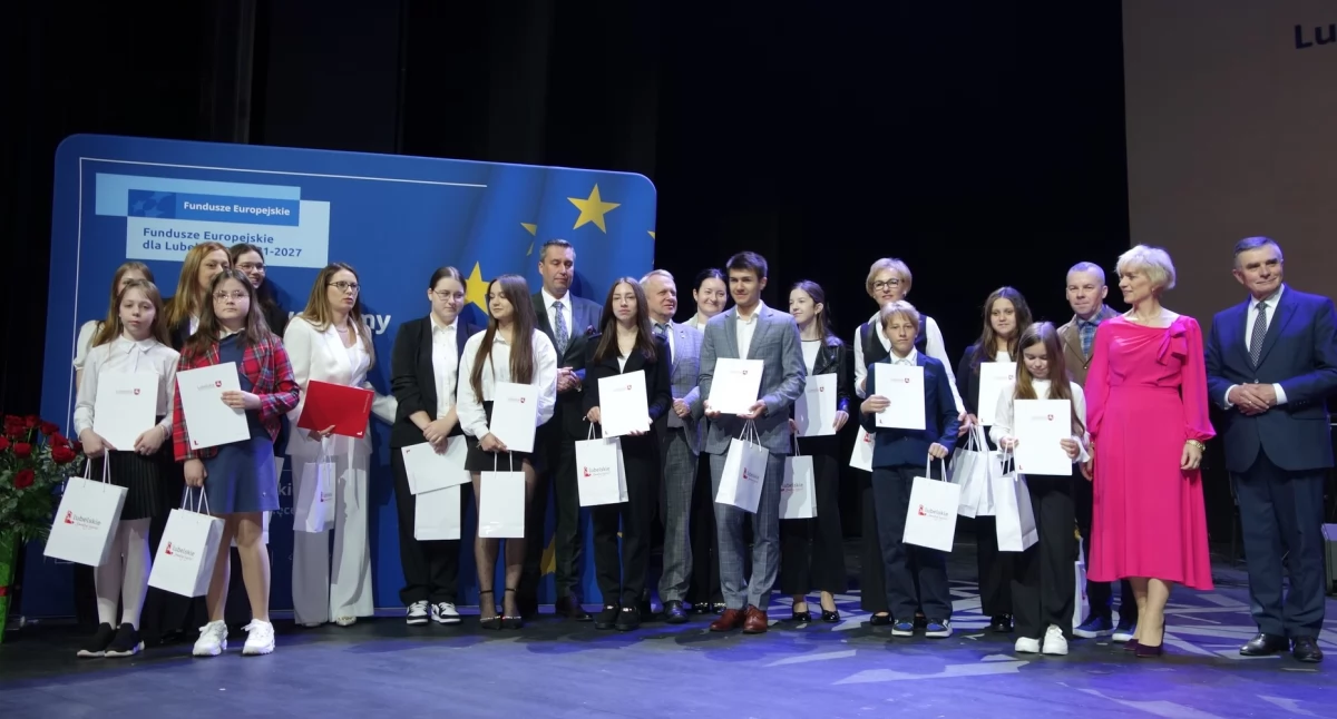 Uczniowie „Czwórki” ze stypendiami w ramach programu „Lubelskie wspiera uzdolnionych 2024–2025”