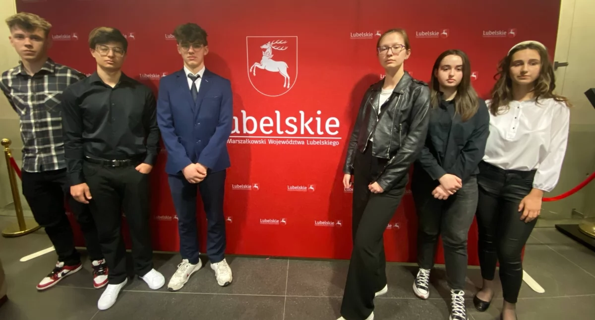 Siedmioro uczniów IV LO w Łukowie z prestiżowymi stypendiami edukacyjnymi