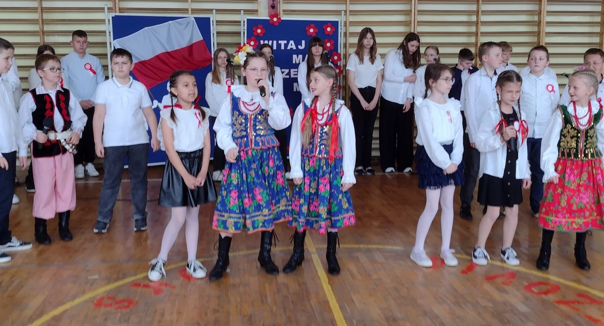 Uczniowie z Gręzówki uczcili Konstytucję 3 Maja – patriotyczne obchody w Zespole Szkół