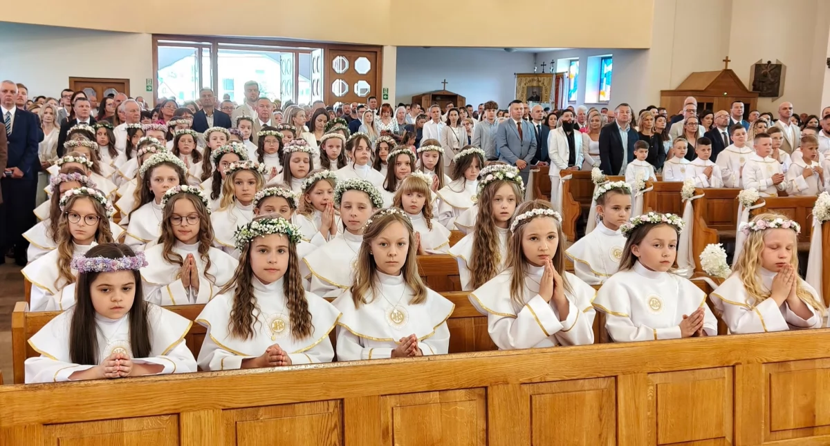 Pierwsza Komunia Święta w Parafii św. Brata Alberta w Łukowie: 91 dzieci przyjęło Pana Jezusa