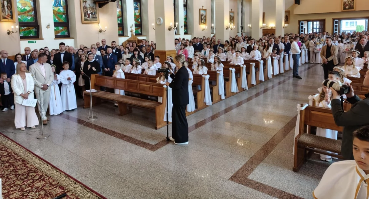 Pierwsza Komunia Święta w Parafii NMP Matki Kościoła w Łukowie. Dzieci z sześciu szkół przyjęły sakrament