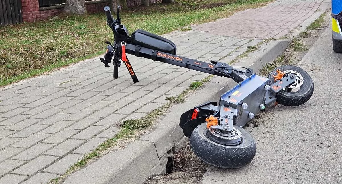 Potrącenie 17-latka na hulajnodze w Łukowie. Kierowca z mandatem, chłopak cudem bez obrażeń