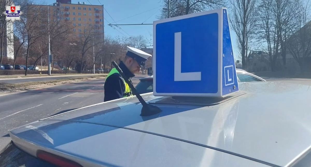 Kolizja na ul. Warszawskiej w Łukowie. Nauka jazdy zderzyła się z osobówką