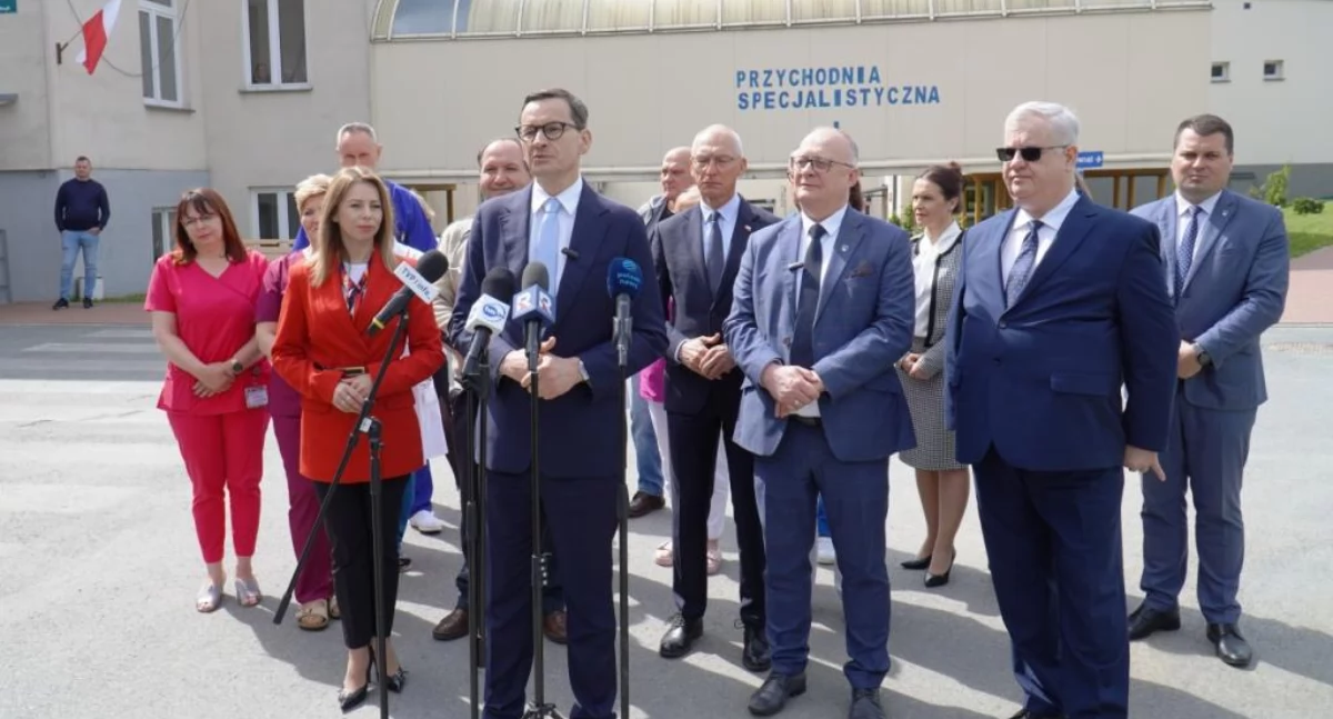  Były premier Mateusz Morawiecki odwiedził szpital powiatowy w Rykach.