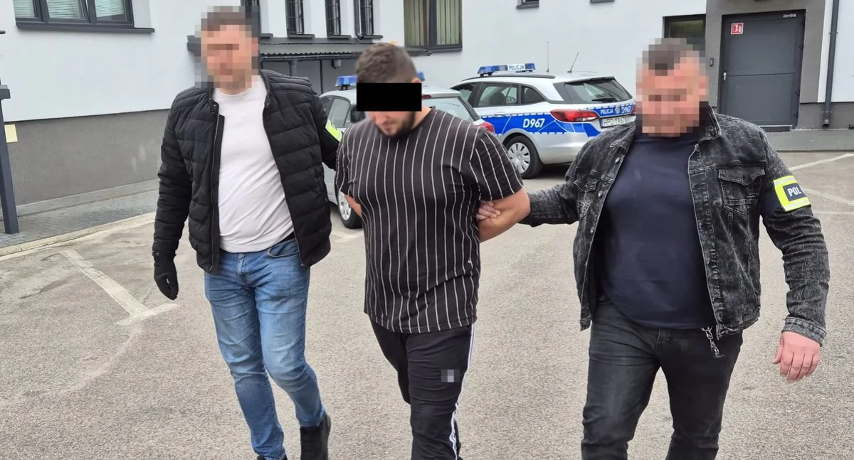 Szokujący napad w sklepie pod Łukowem. 28-latek z nożem ukradł wódkę i uciekł na hulajnodze
