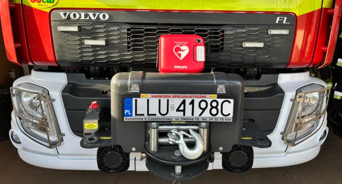 OSP Tuchowicz z nowym defibrylatorem AED. Sprzęt może ratować życie już od pierwszych minut akcji