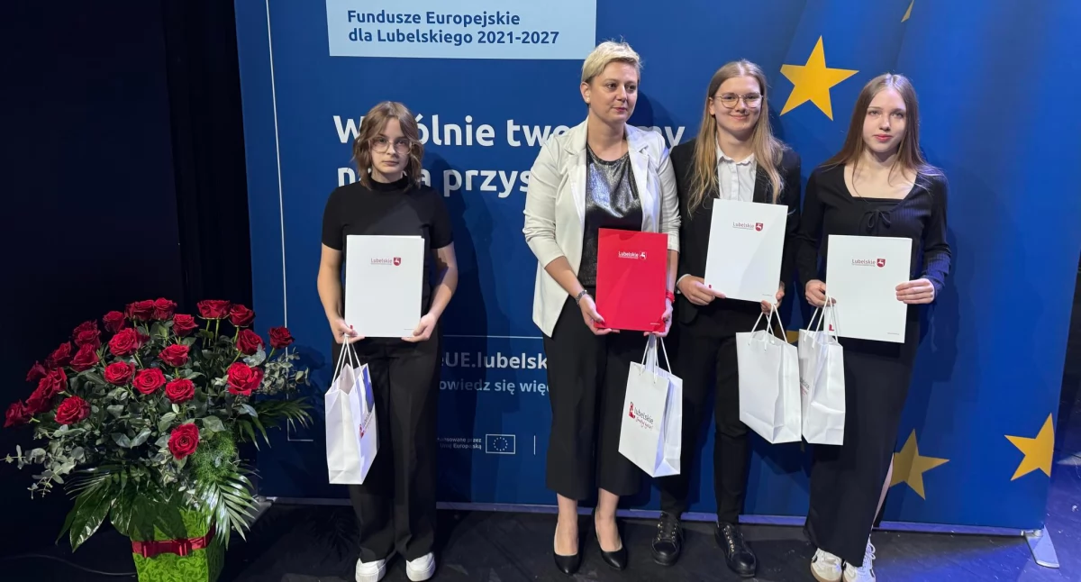Sukces uczennic ze Stoczka Łukowskiego! Pięć stypendiów z programu Funduszy Europejskich trafiło do lokalnej szkoły