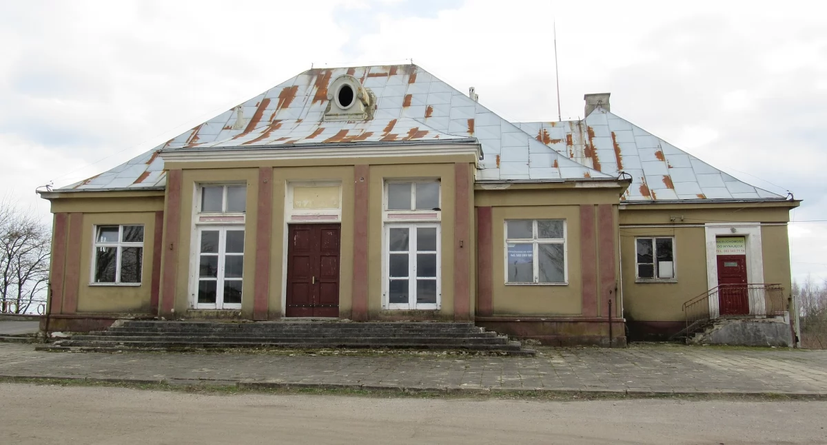 Dworce w Stoczku Łukowskim i Jedlance bez pasażerów, ale nie znikną z krajobrazu