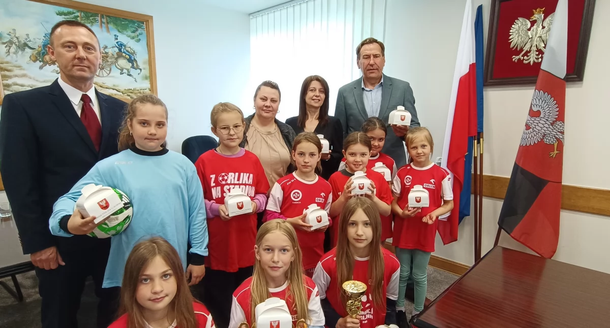 Małe Lwice ze Starej Róży! Piłkarski szał w Lubartowie! Dziewczynki z Gminy Stoczek Łukowski na podium turnieju Tymbarku!