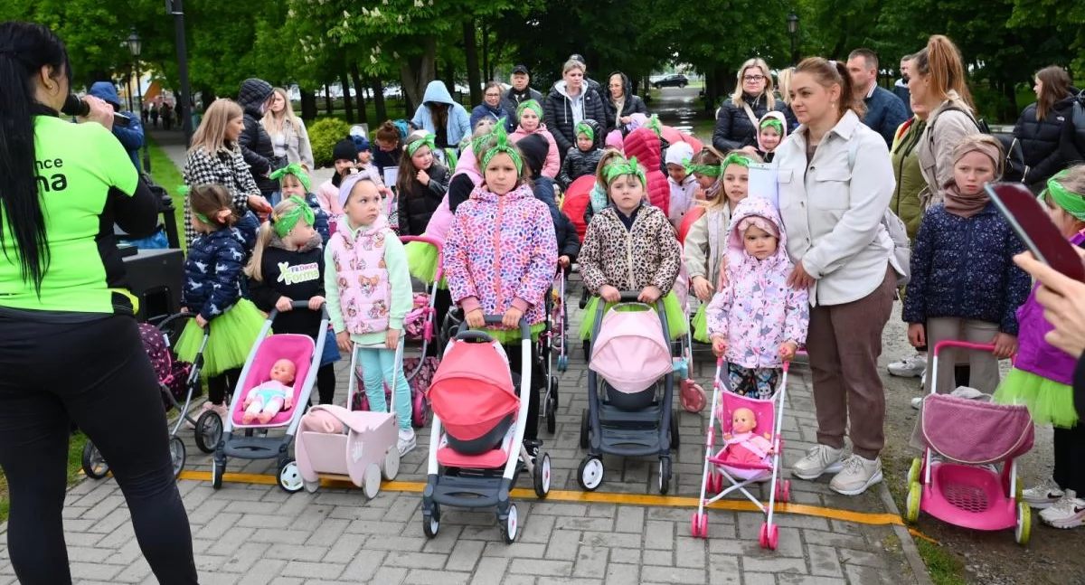 Wózki, medale i zumba w deszczu – VII Łukowskie Wyścigi Wózków w Chodzie za nami [DUŻO ZDJĘĆ]