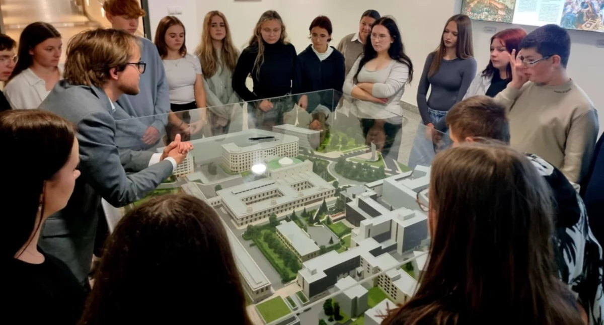Uczniowie z Łukowa zwiedzili Sejm i sprawdzili się w Escape Roomie – wycieczka pełna wrażeń edukacyjnych