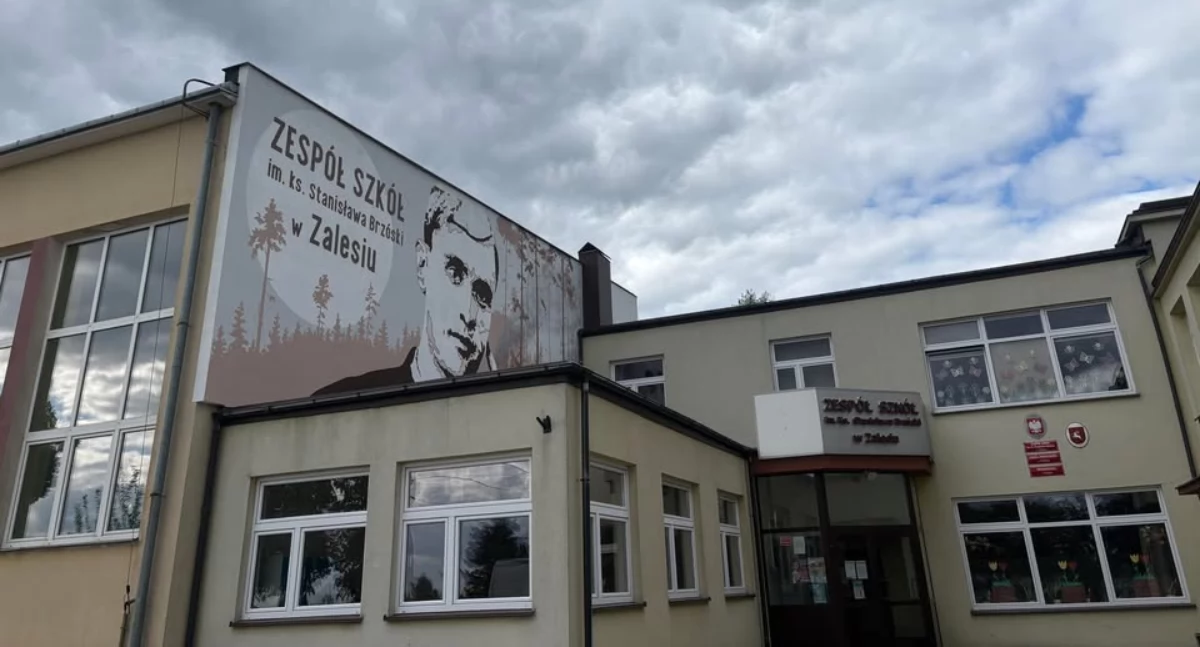 Odsłonięcie muralu ku czci ks. Stanisława Brzóski – szkoła w Zalesiu uczciła 160. rocznicę śmierci bohatera