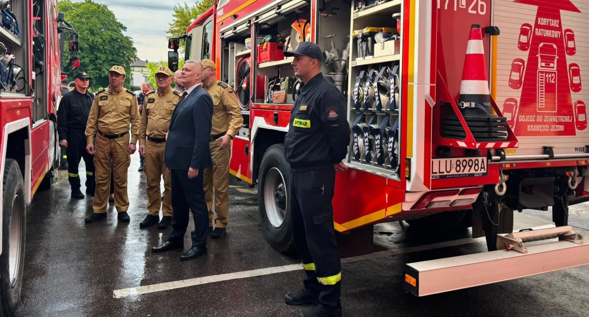 Minister Tomasz Siemoniak z wizytą w Komendzie PSP w Łukowie. Strażacy przedstawili najpilniejsze potrzeby