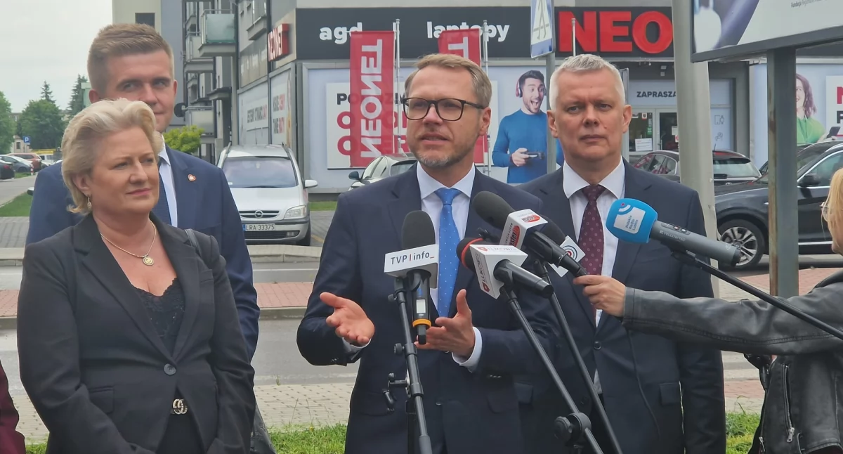 Poseł Michał Krawczyk w Łukowie: Trzaskowski ma doświadczenie, Nawrocki nie ma żadnego