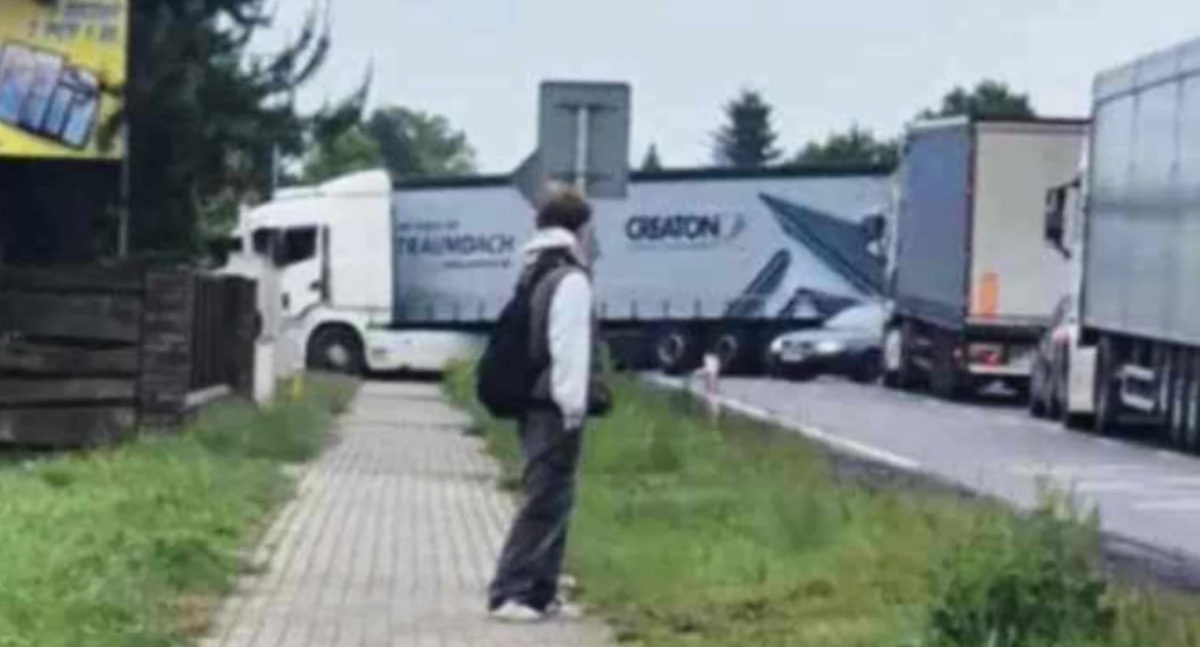 TIR zablokował DK63 w Gołaszynie. Ruch wstrzymany, tworzą się korki