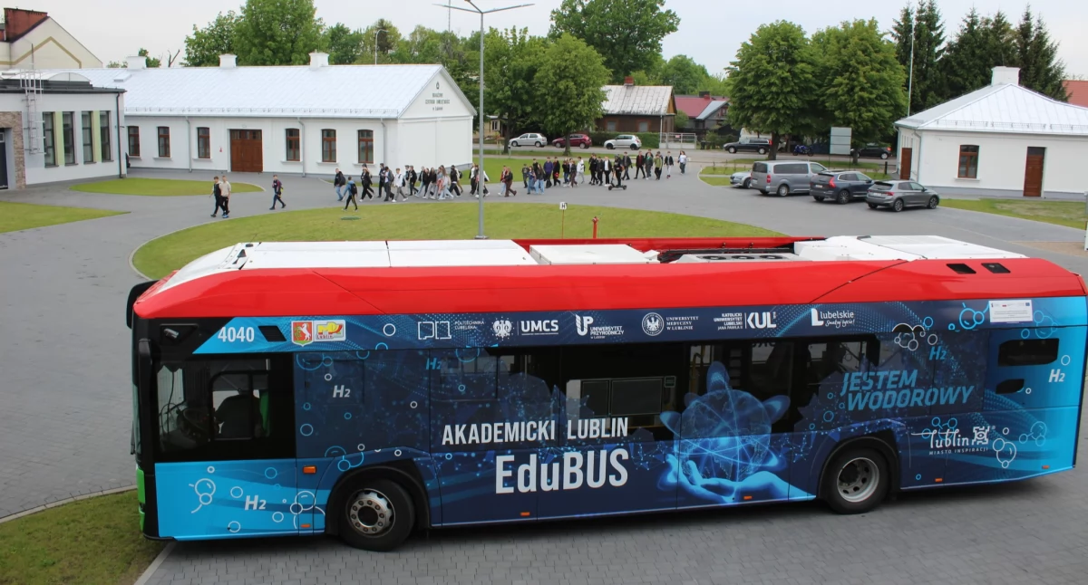 Mobilne laboratorium i wodorowy EduBus w Łukowie. Ponad 700 uczniów odkryło swoją przyszłość 