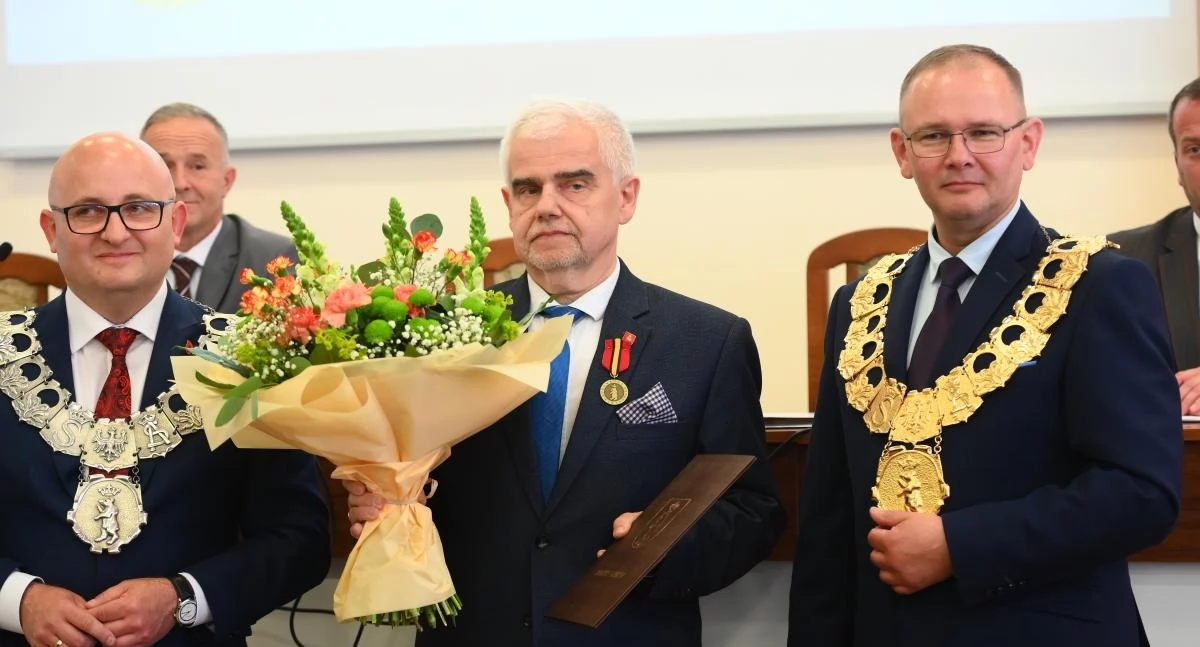 Waldemar Siurek uhonorowany! Sekretarz Miasta Łuków z prestiżową odznaką